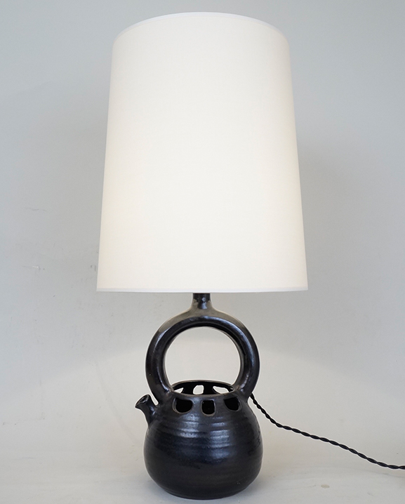 L 352 – Lampe noire    Haut : 58 cm / 22.8 in.