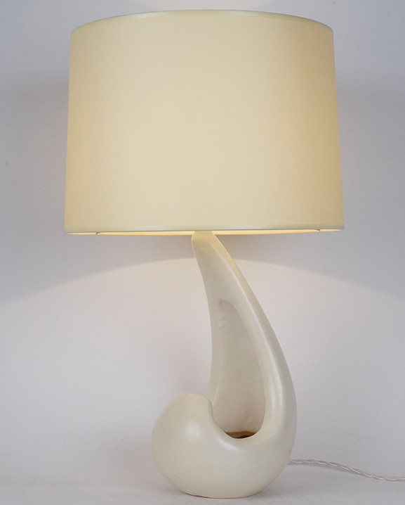 L 442 – Lampe blanche   Haut : 53 cm / 20.9 in.