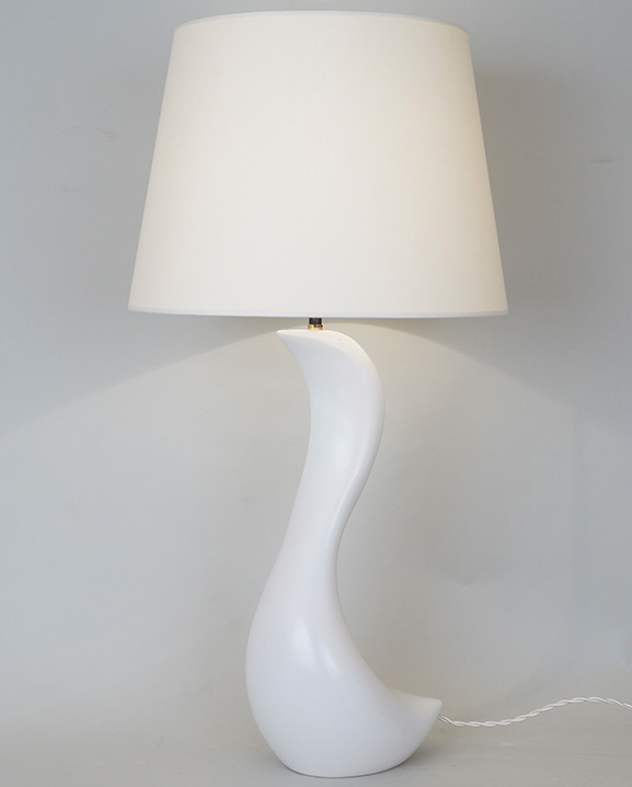 L 511 – Lampe blanche   Haut : 67 cm / 26.4 in.