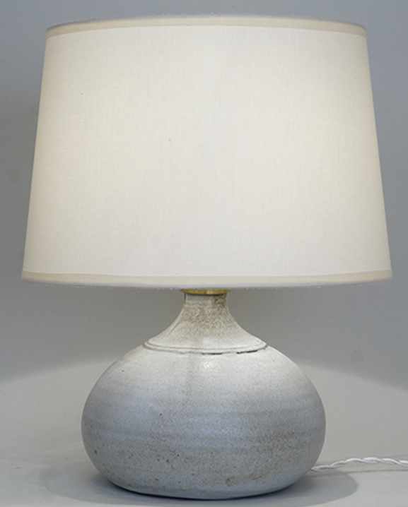 L 372 – Lampe céramique grise  Haut : 35 cm /  13,8 in.