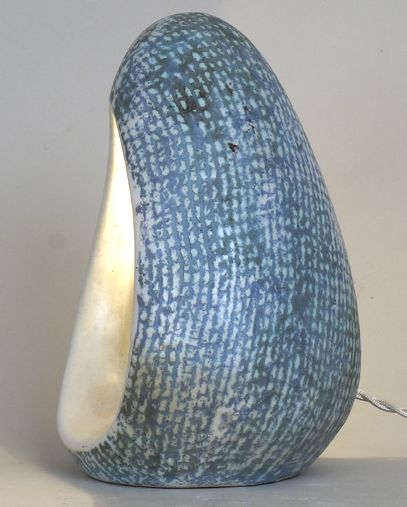 L 620 – Lampe céramique bleue  Haut : 23 cm /  9,1 in.