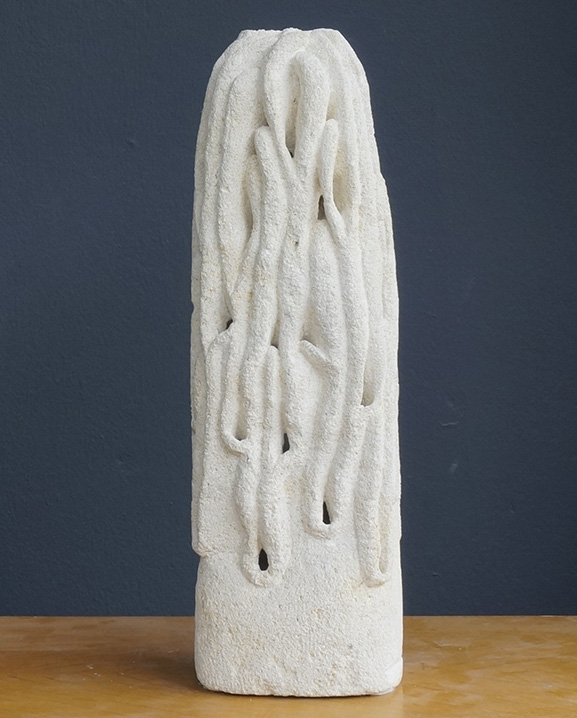 L 773 – Lampe en pierre   Haut : 50 cm / 19,5 in.