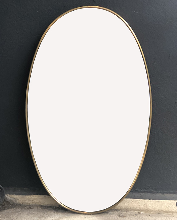 M 352 – Miroir en laiton    H : 69 cm L : 42 cm