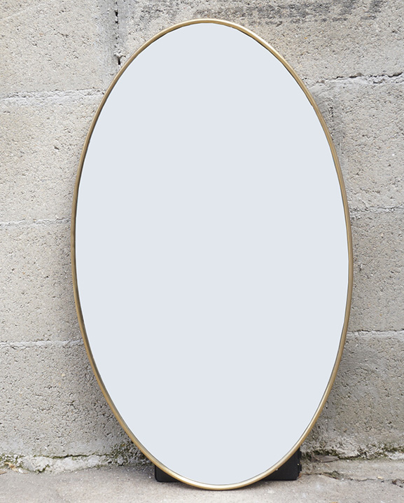 M 368 – Miroir en laiton    H : 71 cm L : 42 cm