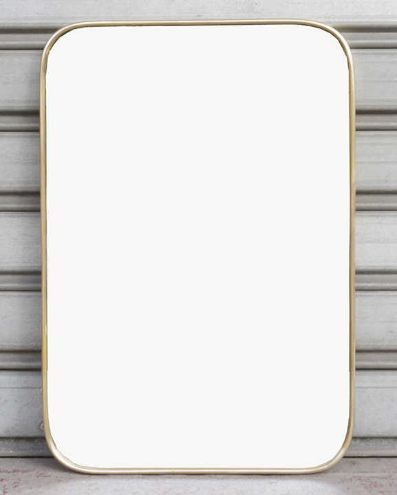 M 387 – Miroir en laiton 20ème  H: 60 cm L: 41 cm