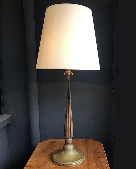 L 802 – Lampe laiton 1920  Haut : 107 cm /  41,7 in.