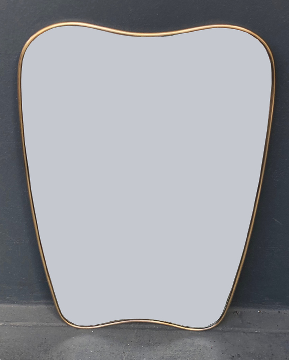 M 488 – Miroir en laiton 20ème  H: 60 cm L: 44 cm