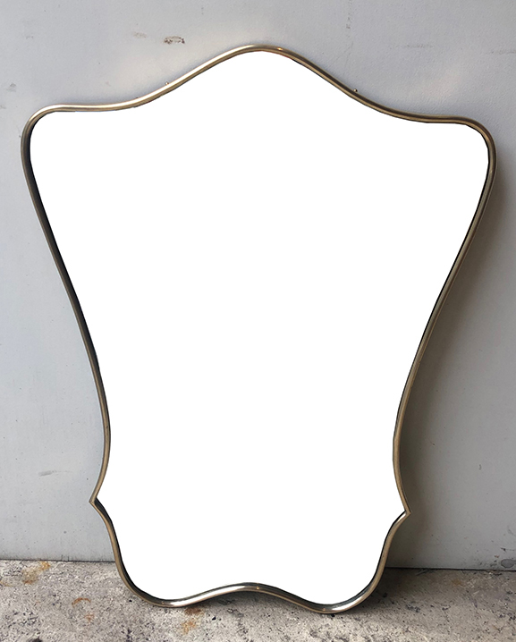 M 497 – Miroir en laiton 20ème  H: 70 cm L: 50 cm